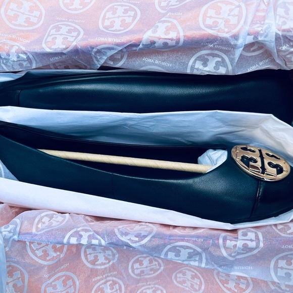 NIB Tory Burch Chelsea Cap Toe Leather Flats Black & Navy Gold Logo MANY SIZES - Picture 10 of 11